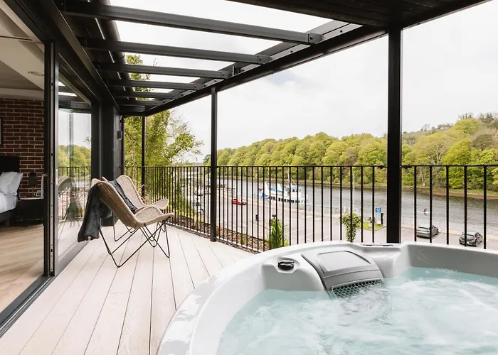 The Cliffe At The Quay