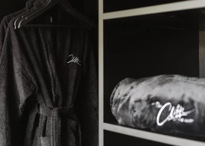 Konukevi The Cliffe At The Quay 4*