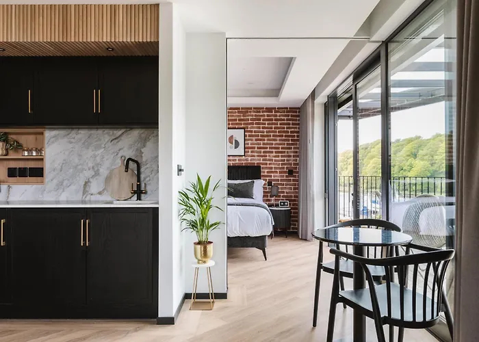 The Cliffe At The Quay